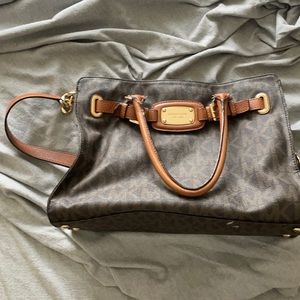 Michael Kors meduim size tote! Gently used.